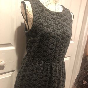 EUC LOFT grey & black patterned dress 8P